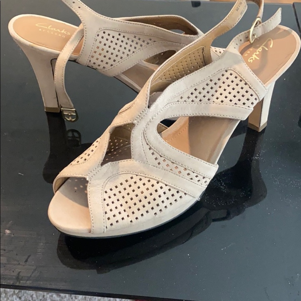 Brand new nude heels by Clark’s